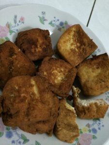 menggoreng tahu